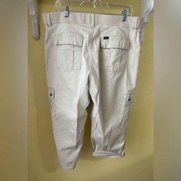 Lee Relaxed Fit Women’s Size 18 khaki color 98% Cotton 2% Spandex - Picture 2 of 10